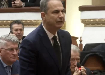 “Sot mungon Nallbati se e goditi policia”/ Boçi në Kuvend: Forcat RENEA nuk njohin deputetët