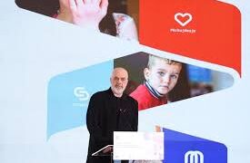 Rama njofton skemë financiare për familjet që kujdesen për fëmijët jetimë.