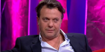 Laert Vasili reagon pas aludimeve për përjashtimin nga ‘Përputhen’