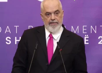 “AKSHI institucion krenarie, nuk mund të bëhet shesh”/ Kryeministri Rama për Karçanaj