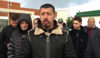 Shoqërimi i protestuesve/ Banorët e Rrjollit: “Na marrin tokat padrejtësisht, lirojini!”