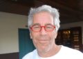 “Është gjallë!” Teori konspirative për Jeffrey Epstein pas dosjeve sekrete