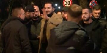 Ish-deputeti i PD, Ervin Salianji i bashkohet protestës së opozitës para Kryeministrisë