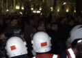 Protestuesit përplasen me policinë para Parlamentit, mes tyre edhe deputetë të PD