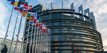 Parlamenti Evropian miraton një kredi prej 90 miliardë eurosh për Ukrainën