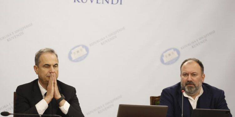 Komisioni për Reformën Territoriale: Boçi kritikon, Mazniku propozon bashkëpunim