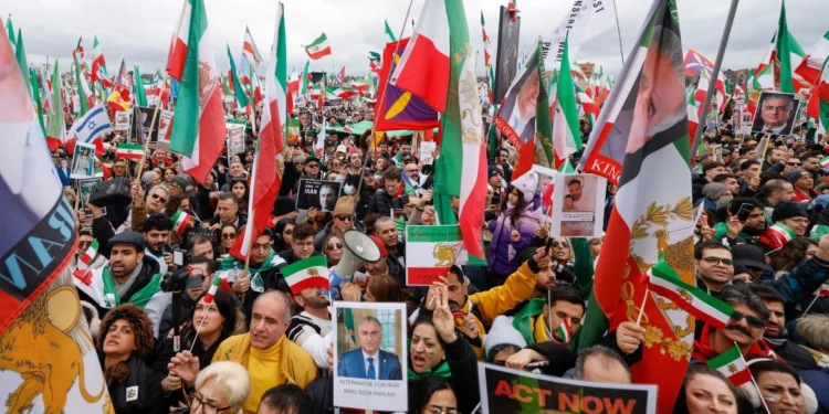 Mijëra të vrarë në Teheran; 200 mijë protestojnë në Mynih kundër Iranit