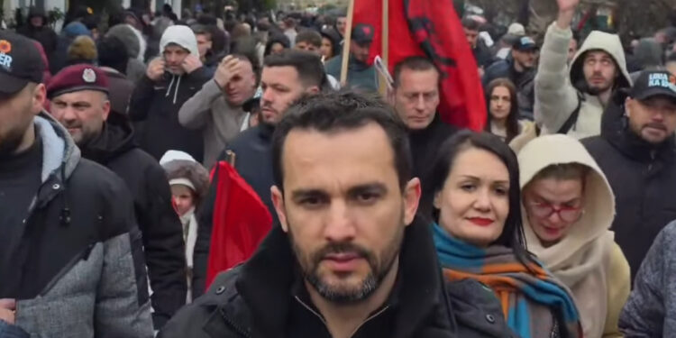 “Lufta s’njolloset”/ Lapaj në marshim: Ish-krerët e UÇK-së të lirohen