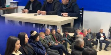 Klevis Balliu takim me anëtarët e degës 16 në Tiranë: Gati për protestën e 20 shkurtit