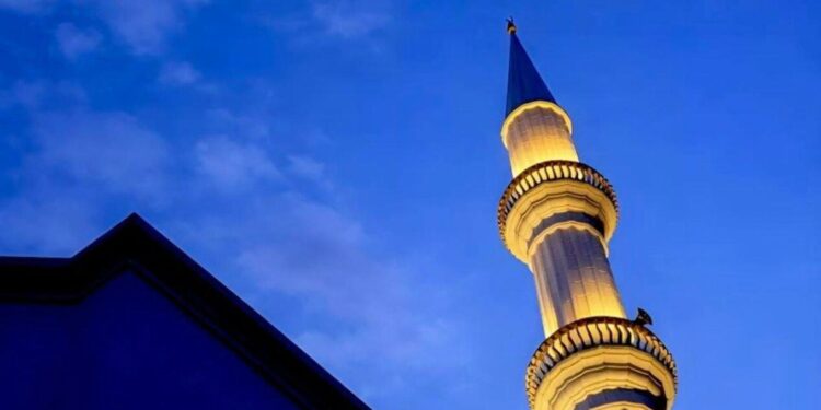 Rama uron besimtarët myslimanë: Gëzuar Ramazanin, agjërim të lehtë dhe të pranuar!