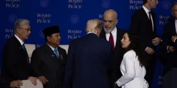 Edi Rama bisedon me Donald Trump, i bashkohet edhe Vjosa Osmani pas Bordit të Paqes