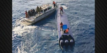 Nëndetësja me 4 ton kokainë, kapet nga marina meksikane në Oqeanin Paqësor