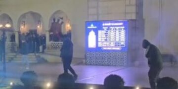 Gazi lotsjellës pranë Xhamisë së Namazgjasë/ Vijojnë përplasjet me policinë