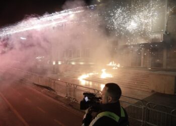 Tensione në protestë/ QSUT: Një i intoksikuar nga gazi, deputeti i PD-së i plagosur