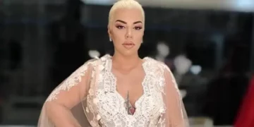 E trishtë, pak vite pas humbi nënën, këngëtarja Xhesika Polo humb babain