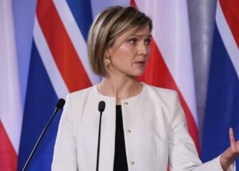 Islanda drejt BE-së? Paralajmëron referendum për hapjen e negociatave