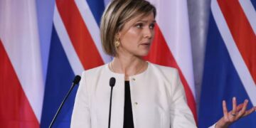 Islanda drejt BE-së? Paralajmëron referendum për hapjen e negociatave