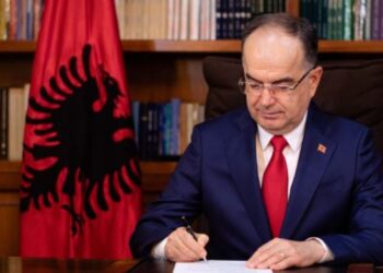 Begaj dekreton ligjin për konfliktin e interesit, kontroll edhe për familjarët