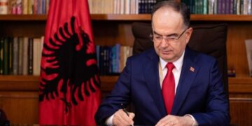 Begaj dekreton ligjin për konfliktin e interesit, kontroll edhe për familjarët