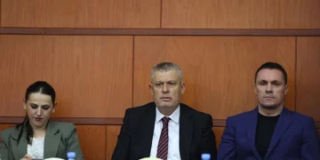 Prefekti i ri i Tiranës bën bashkë PS-PD në Këshillin Bashkiak: Dëgjova sugjerimet e tyre