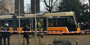 Aksident në Milano: Tramvaji del nga shinat, disa të plagosur; “Menduam se ishte tërmet”