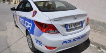 Plagosje në Lezhë/ I riu godet me thikë dy persona, arrestohet nga policia