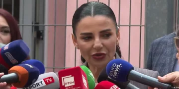 DW: Gjykata Kushtetuese lë në fuqi pezullimin e Belinda Ballukut. Mbledhja maratonë zgjati 10 orë