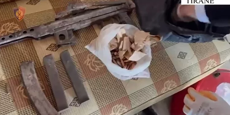 E kishte kthyer shtëpinë në ‘arsenal armësh’, arrestohet 63-vjeçari në Tiranë