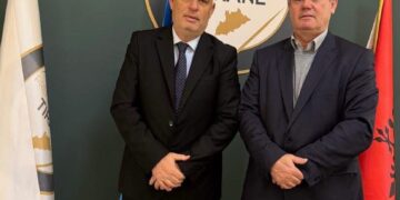 Prefekti Hajdari pret në takim drejtuesin e “Koha Jonë”, Nikoll Lesi: Fokus integrimi me median