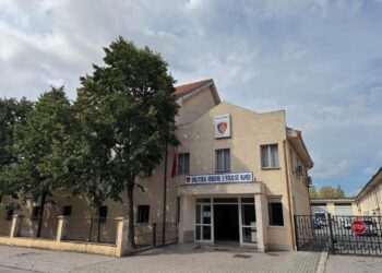 Sherr masiv mes të miturve në Kukës, lëndohet një prej tyre