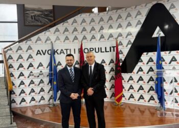 Prefekti Shkëlqim Hajdari takon Avokatin e Popullit për forcimin e bashkëpunimit institucional