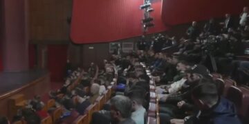 Ervin Salianji nis takimin në Fier, pritje e entuziaste nga demokratët