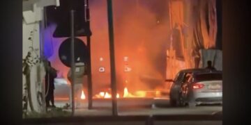 Vlorë, digjet një automjet në lëvizje te Uji i Ftohtë, bllokohet përkohësisht qarkullimi