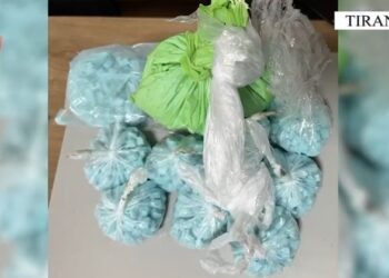 Banesë e kthyer në punishte droge: sekuestrohen 2200 tableta ekstazi, dy kushërinj në pranga