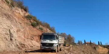 Përfundon devijimi i Shkumbinit, pritet projekti për rrugën alternative