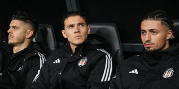 Karton i kuq në debutim, Asllani luan në ndeshjen e radhës