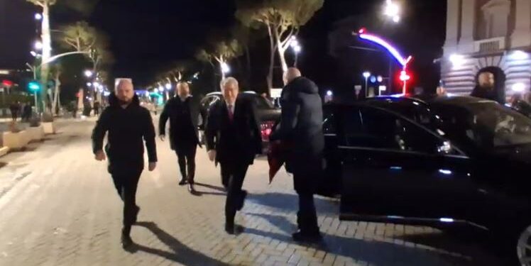 Afera “Balluku”/ Foltorja e PD para Kryeministrisë, Berisha i bashkohet protestuesve