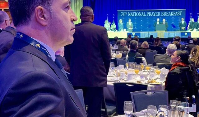 Trump mban fjalimin përmbyllës, Peleshi publikon foto nga Mëngjesi i Lutjeve në SHBA