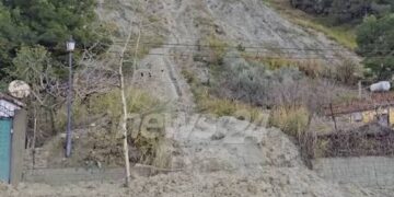 Pamje dramatike nga Durrësi: “Currilat” nën ujë, balta pushton lagje