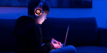 Shtetet evropiane përgatiten të ndalojnë mediat sociale për të miturit