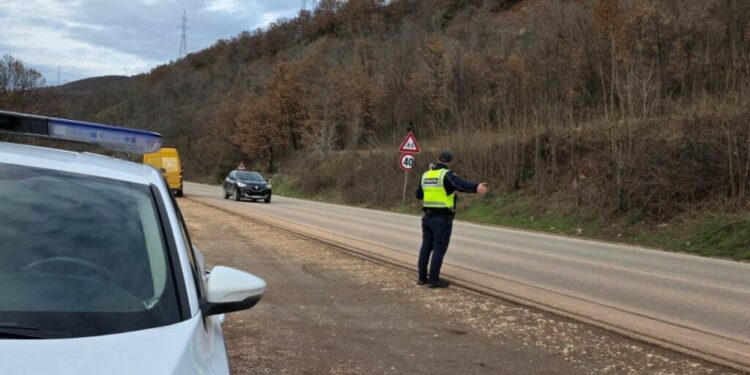 Bllokohet qarkullimi i mjeteve drejt Korçës nga Librazhdi për 3 net