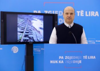 Malltezi: ANK dhe Salillari po shkatërrojnë lumin Shkumbin me lejen e Qeverisë