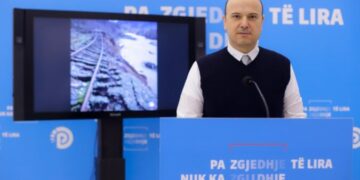 Malltezi: ANK dhe Salillari po shkatërrojnë lumin Shkumbin me lejen e Qeverisë