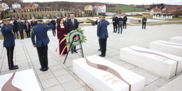 Spiropali dhe Konjufca në Kompleksin Memorial “Adem Jashari” dhe kullën e familjes Jashari