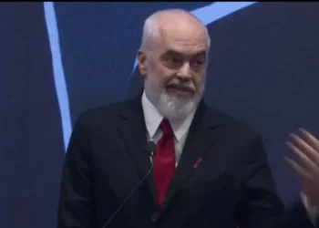 Rama sulmon Hagën: Prokurori idiote, me instrumente politike si gjykatat serbe!