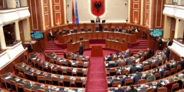 Gjyqi në Hagë, Kuvendi i Shqipërisë miraton deklaratën për pafajësinë e ish-liderëve të UÇK