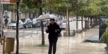 Shtrëngata dhe erëra të forta në Durrës, Bashkia thirrje qytetarëve: Kini kujdes maksimal