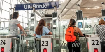 Rregulla të reja udhëtimi në Mbretërinë e Bashkuar, sfida për personat me shtetësi të dyfishtë,