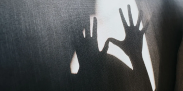 Tronditëse në Australi, një 27-vjeçar akuzohet për abuzim seksual ndaj  459 fëmijëve