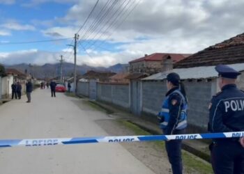 E rëndë në Maliq! 61-vjeçari vetëvritet me çifte, mister shkaqet